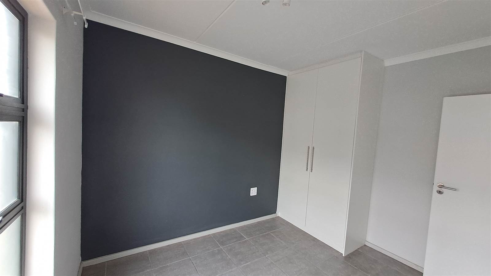 2 Bed Apartment in Athlone Park photo number 6