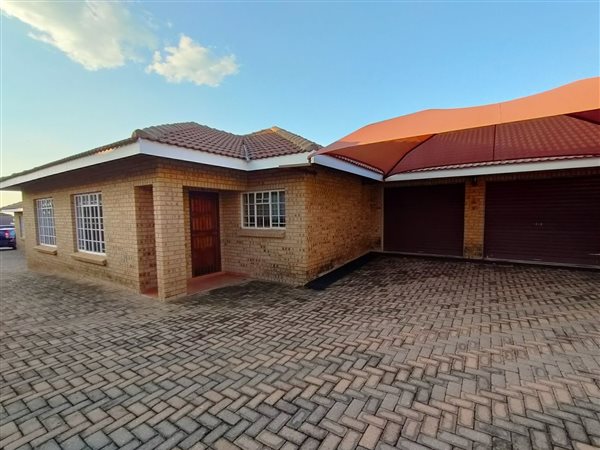 3 Bedroom Townhouse 3 Bedroom Townhouse