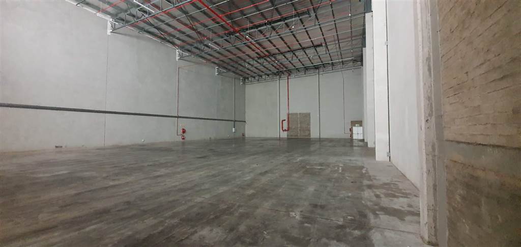 1436  m² Industrial space in Everite Industria photo number 4