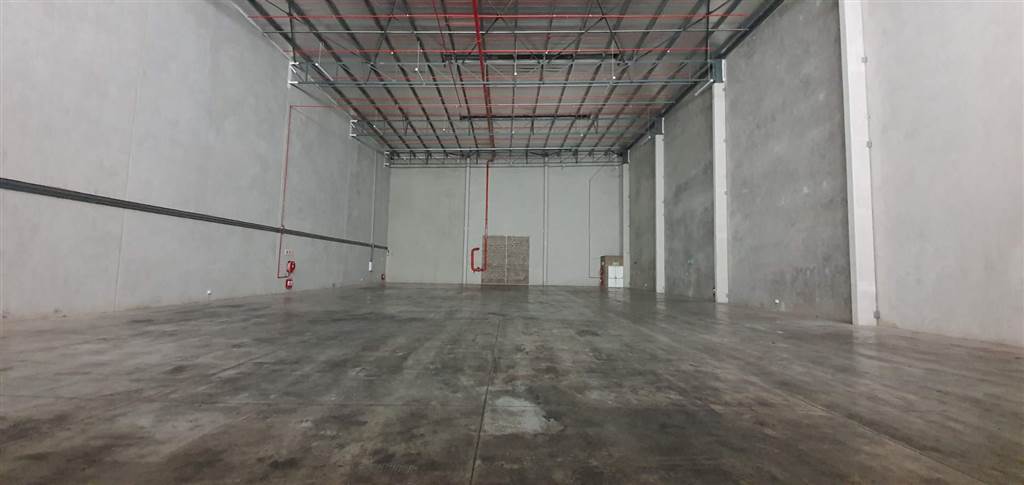 1436  m² Industrial space in Everite Industria photo number 3
