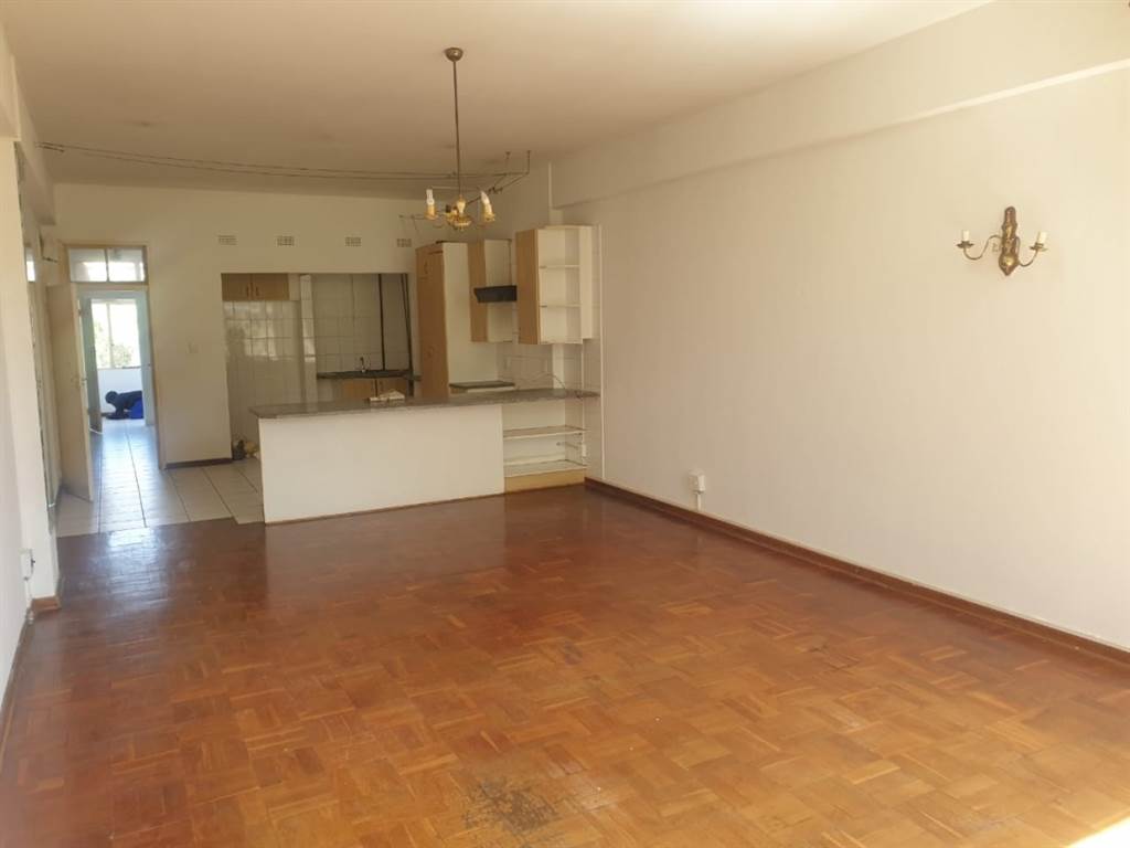 4 Bed Apartment in Parktown photo number 6