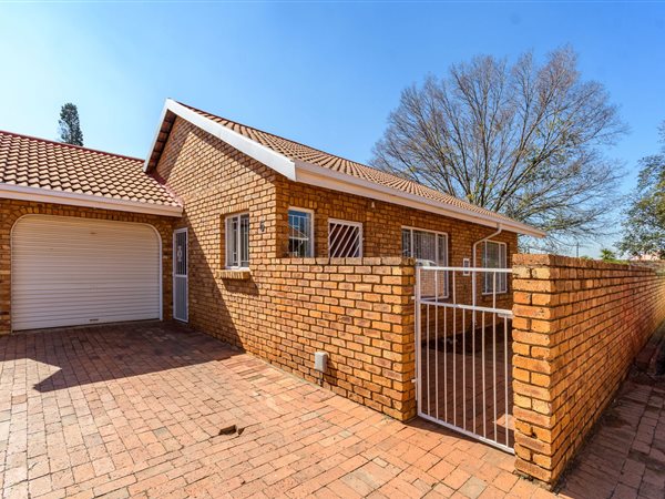 3 Bedroom Townhouse 3 Bedroom Townhouse