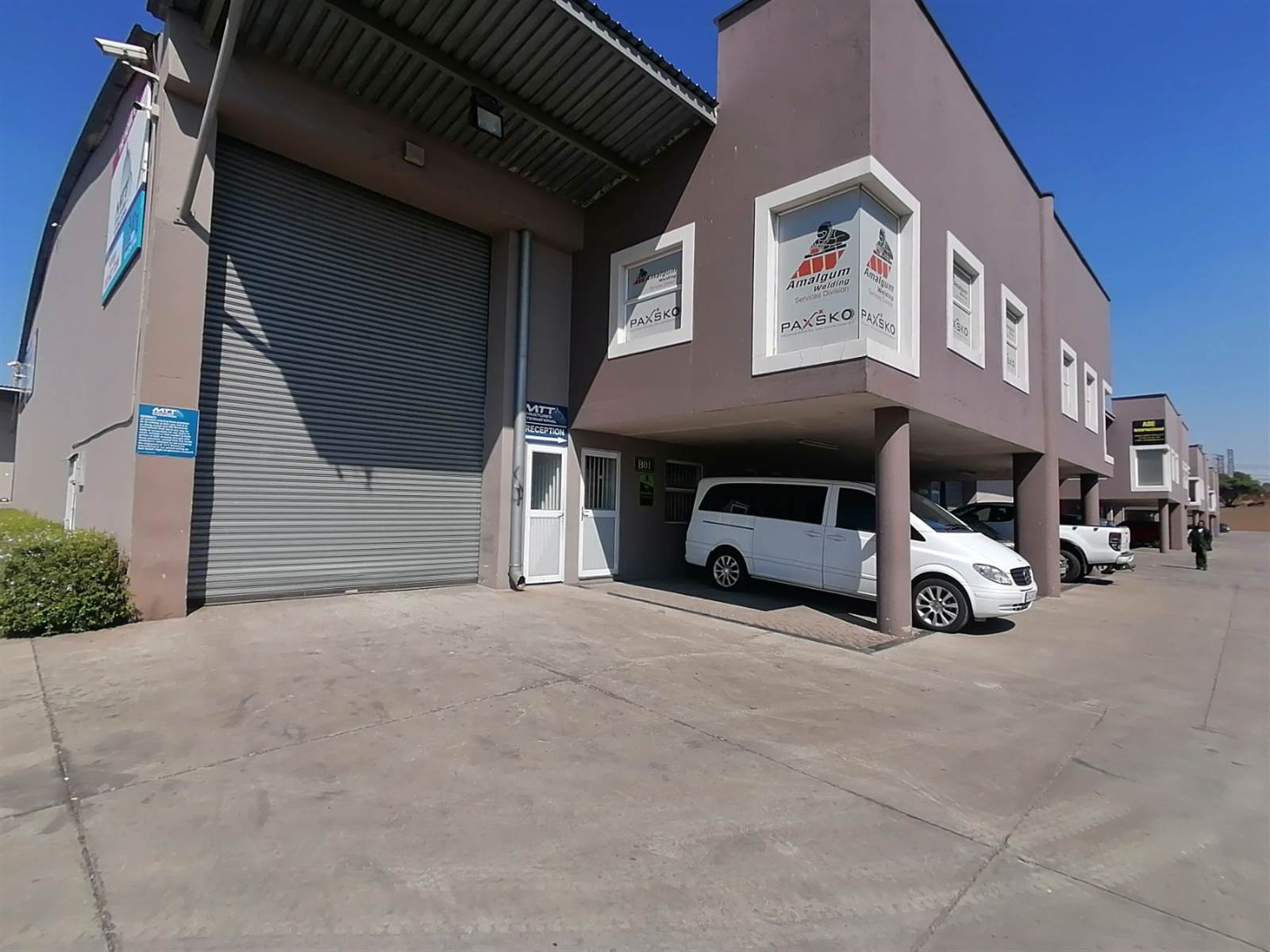 420  m² Commercial space in Sebenza photo number 9