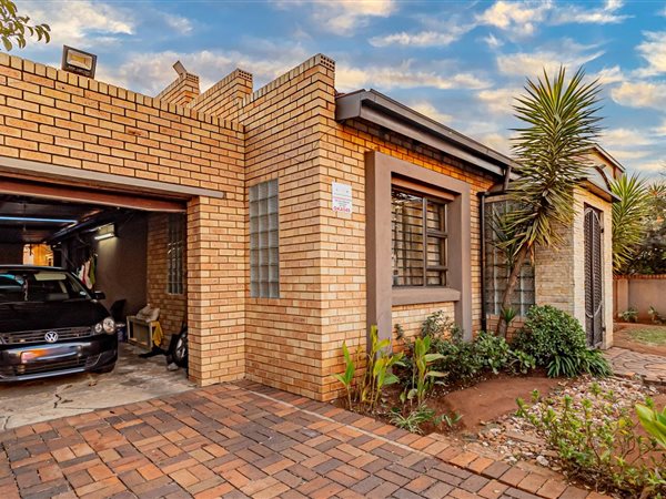 4 Bedroom House 4 Bedroom House