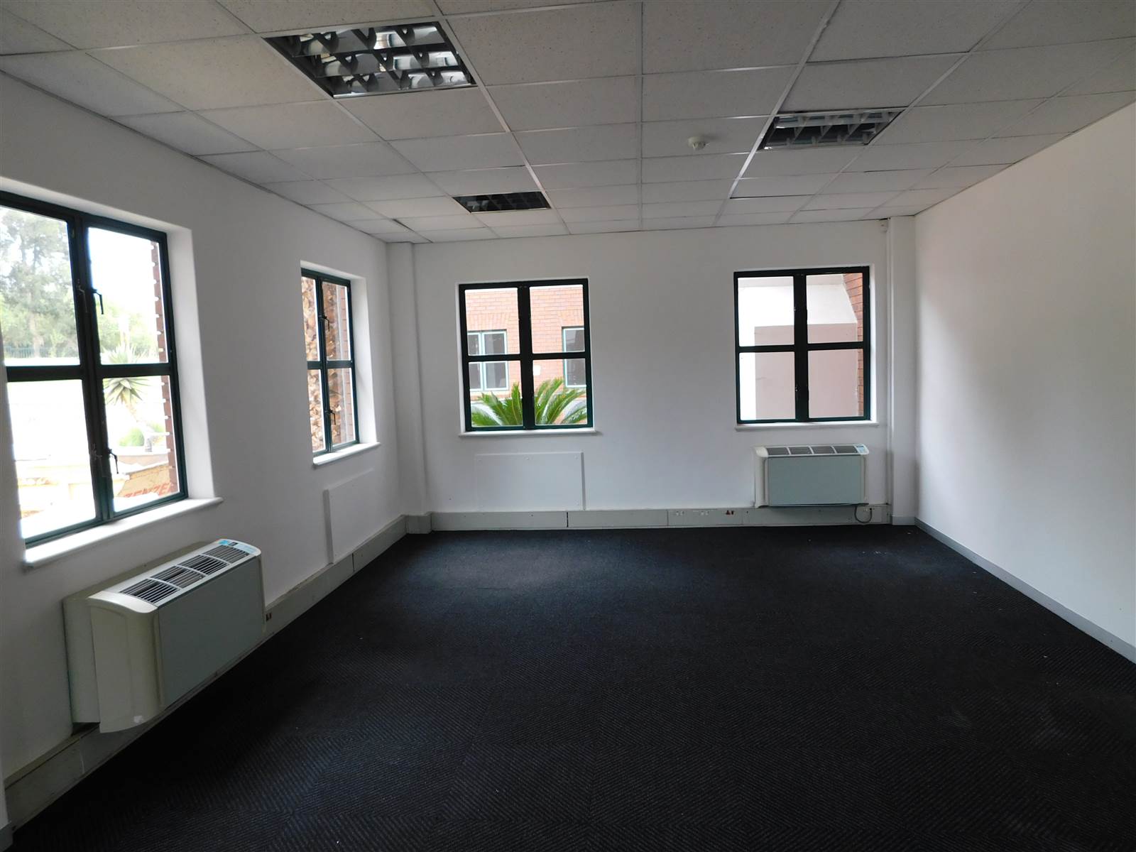 446  m² Commercial space in Hyde Park photo number 11