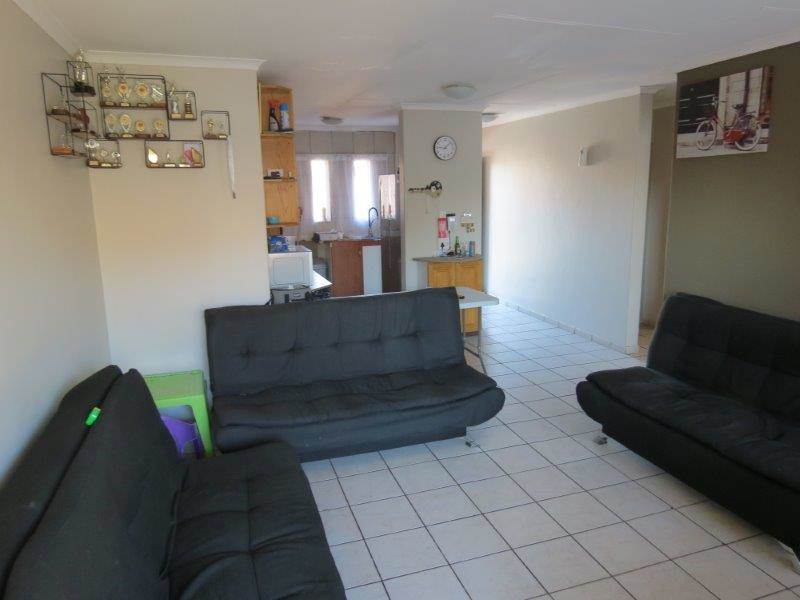 2 Bed Apartment in Doornpoort and surrounds photo number 5