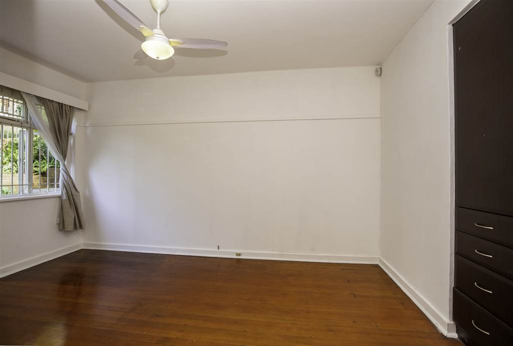 1 Bed Apartment in Glenwood photo number 11