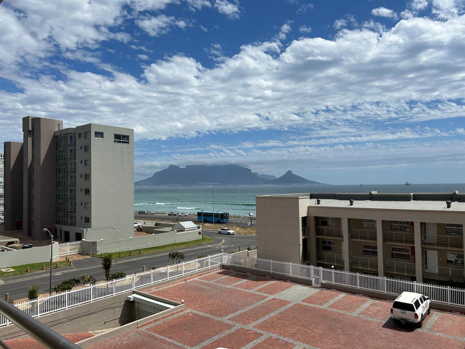2 Bed Apartment in Bloubergstrand photo number 2