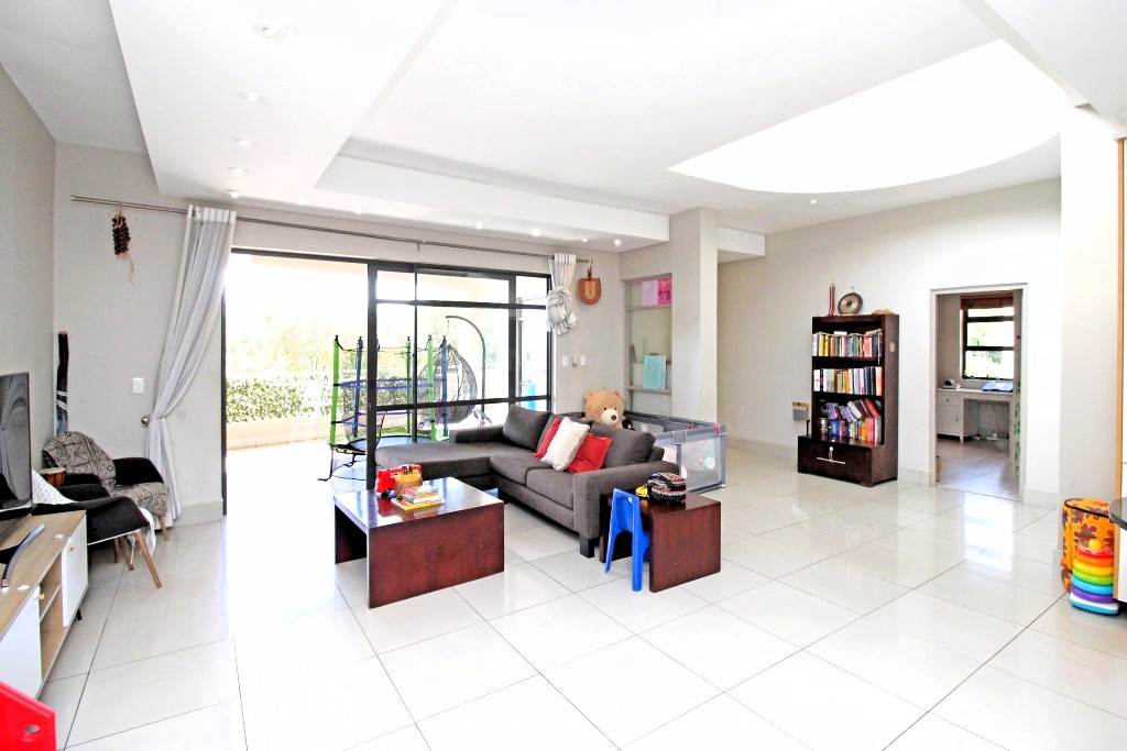 3 Bed Apartment in Hurlingham photo number 4