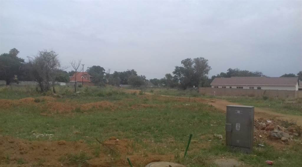 610 m² Land available in Karen Park photo number 3