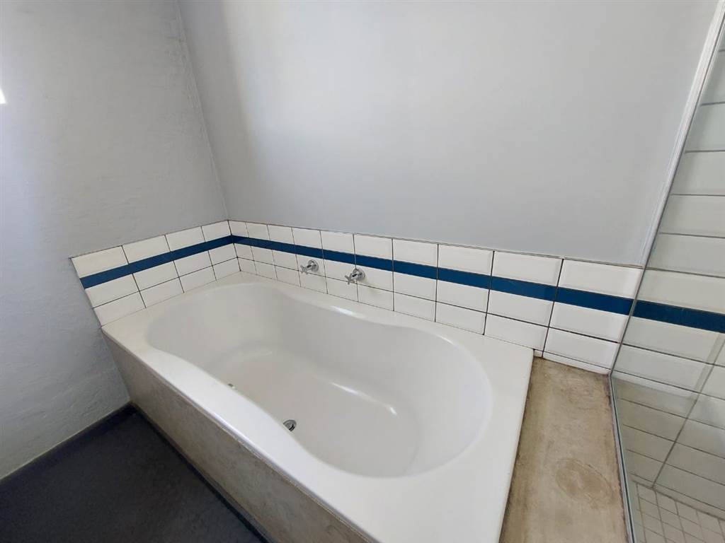 2 Bed Apartment in Braamfontein photo number 20