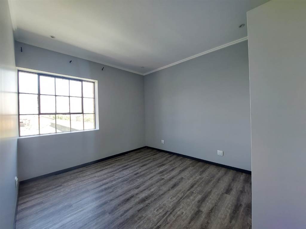 2 Bed Apartment in Braamfontein photo number 17