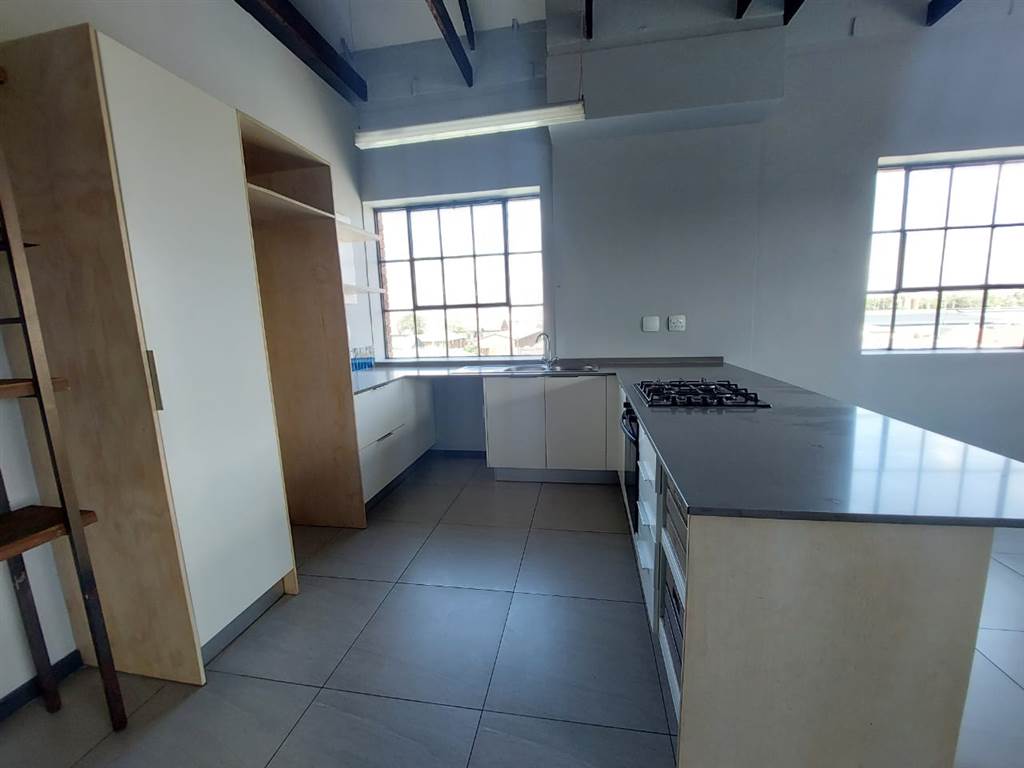 2 Bed Apartment in Braamfontein photo number 5