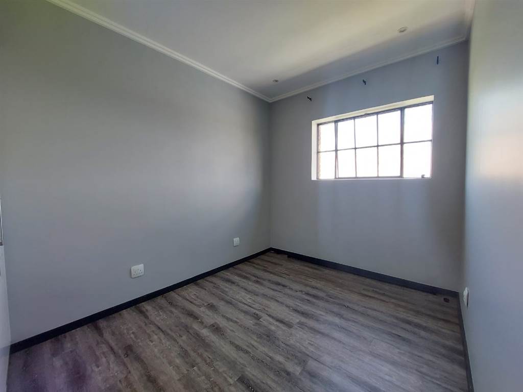 2 Bed Apartment in Braamfontein photo number 14