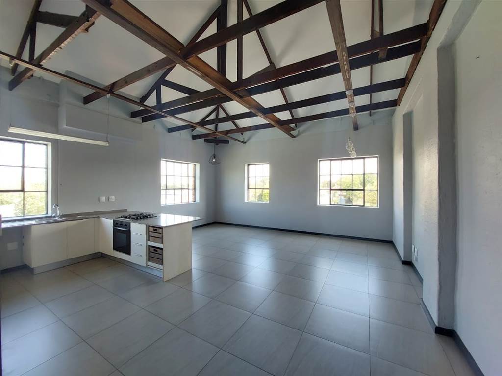 2 Bed Apartment in Braamfontein photo number 7