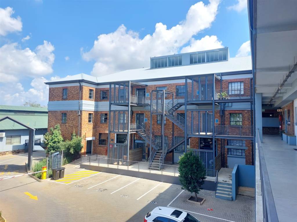 2 Bed Apartment in Braamfontein photo number 26