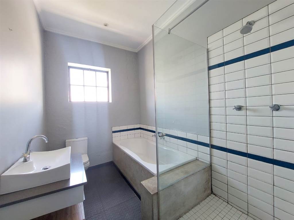 2 Bed Apartment in Braamfontein photo number 18