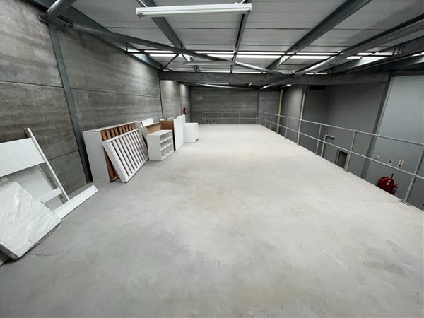 443  m² Commercial space
