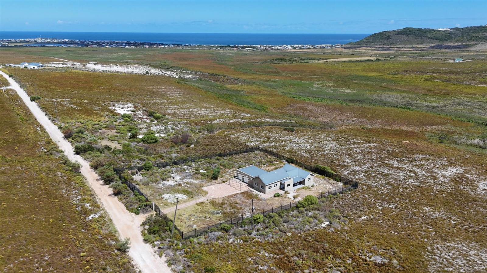 2 Bed House in Pringle Bay photo number 4