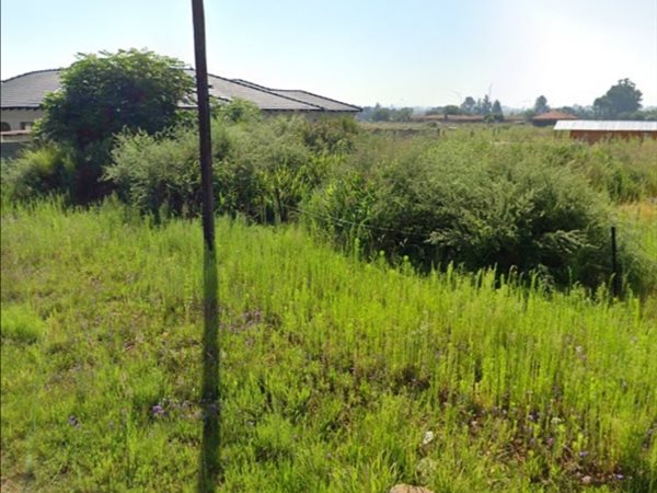 996 m² Land available in Kookrus