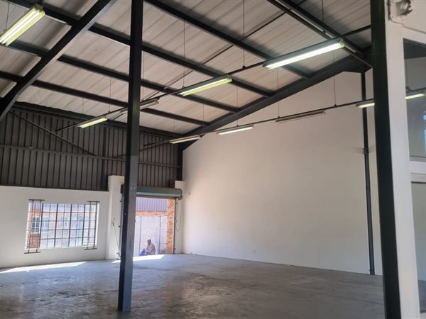 230  m² Industrial space