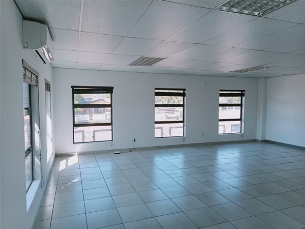 44  m² Commercial space