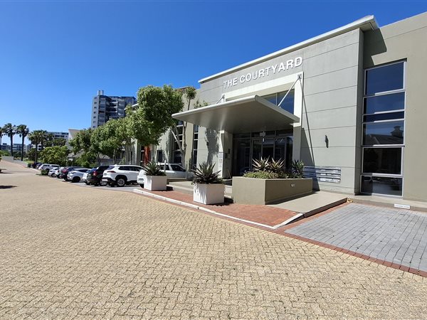 222  m² Commercial space