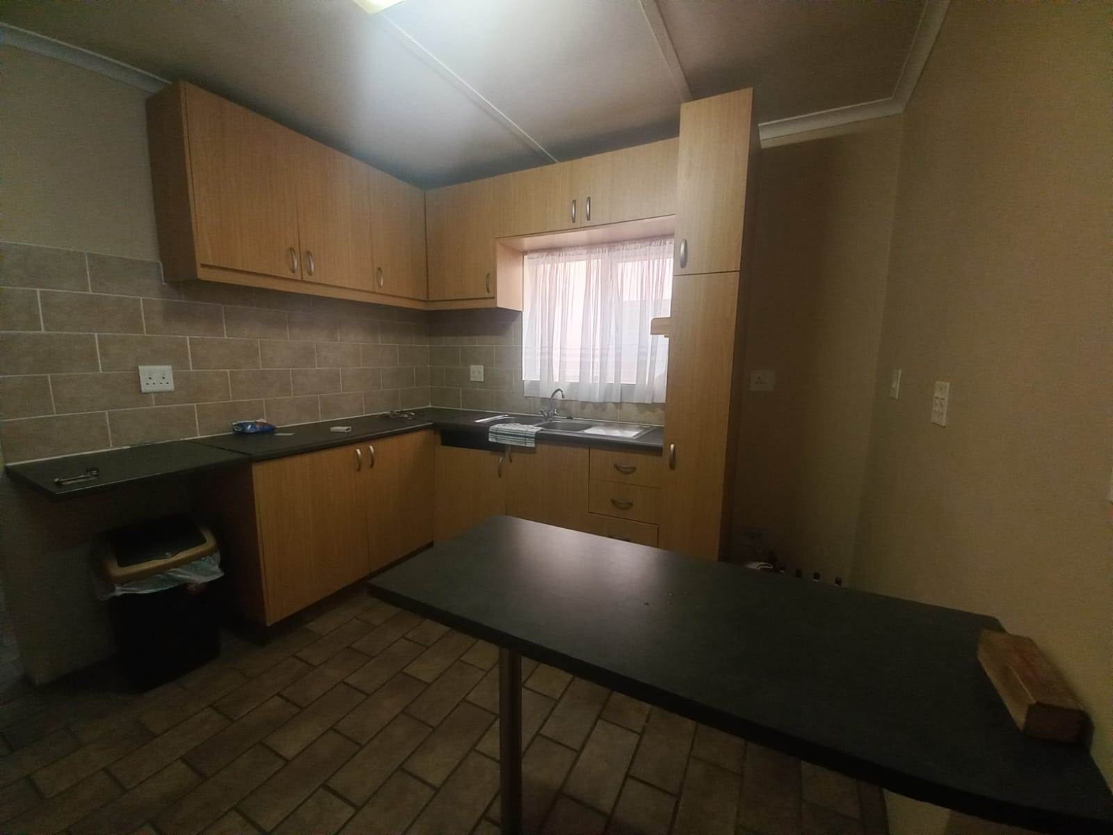 4 Bed House in Mitchells Plain photo number 25