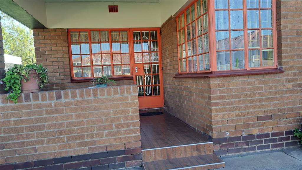 3 Bed House in Vanderbijlpark CW4 photo number 1