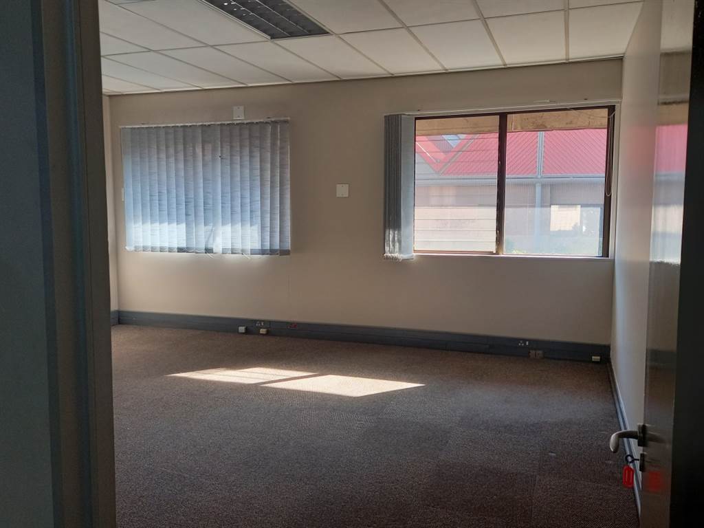 50  m² Office Space in Pretoria Central photo number 8