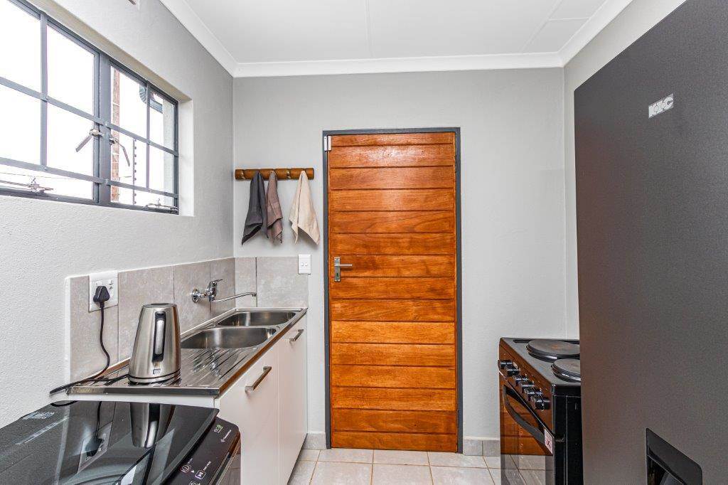 2 Bed House in Pretoria Central photo number 5