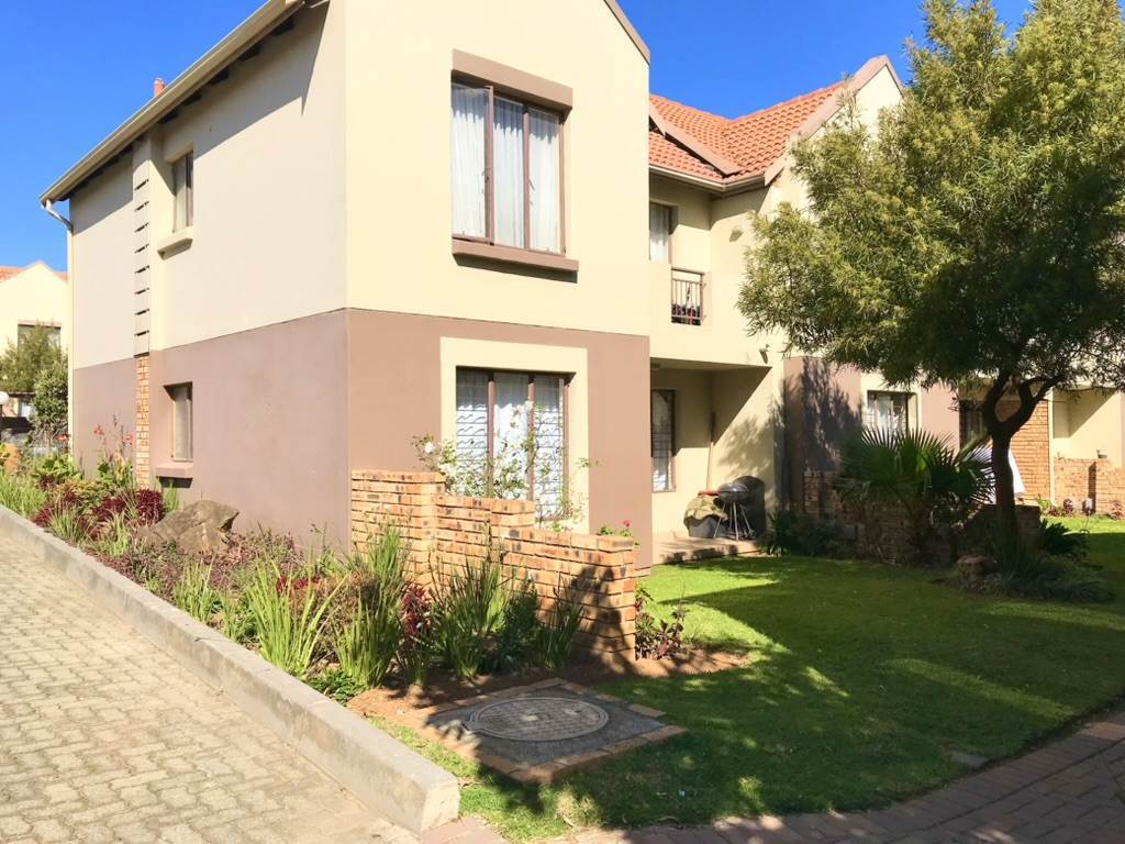 1 Bed Townhouse in Glen Marais photo number 10