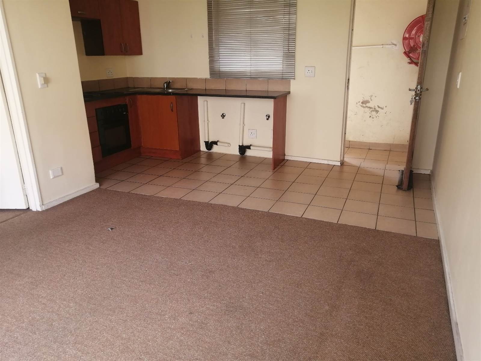1 Bed Townhouse in Glen Marais photo number 3