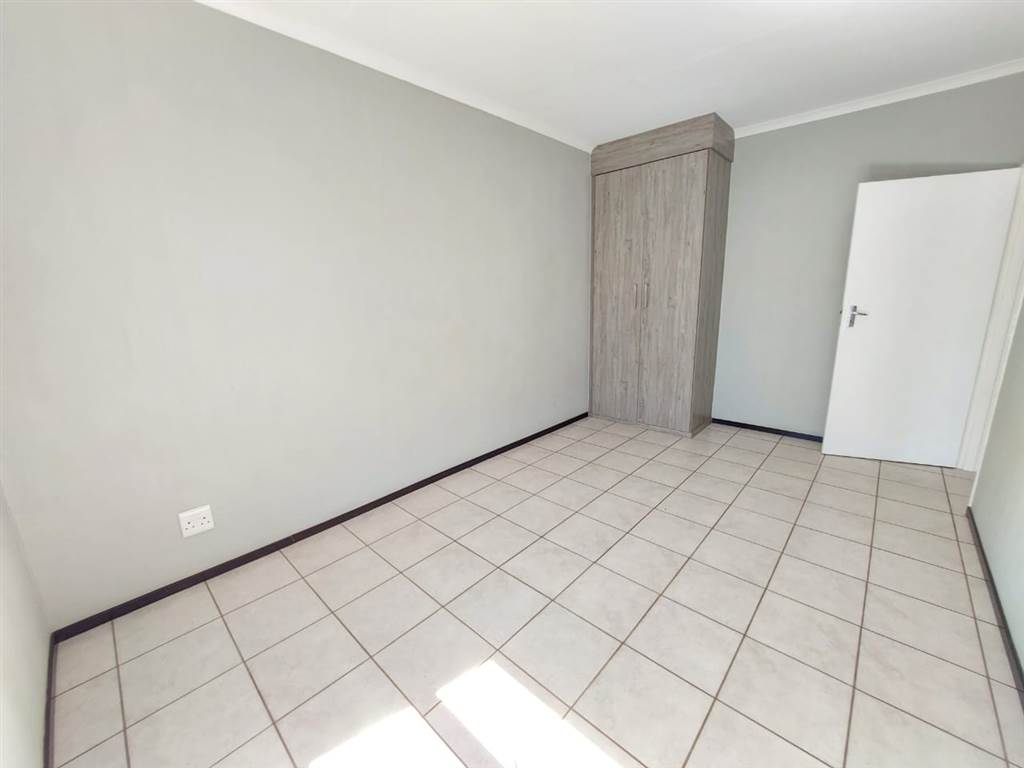 3 Bed Apartment in Wilgeheuwel photo number 22