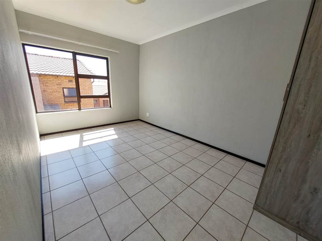 3 Bed Apartment in Wilgeheuwel photo number 21
