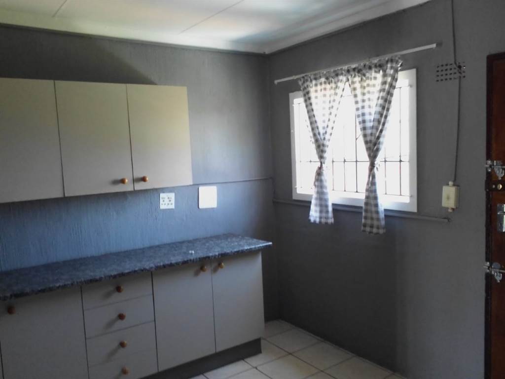 3 Bed House in Klipspruit West photo number 13
