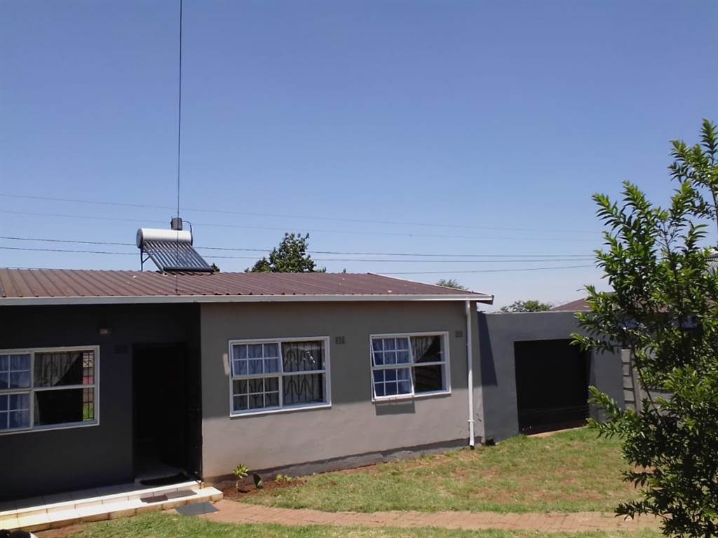 3 Bed House in Klipspruit West photo number 28