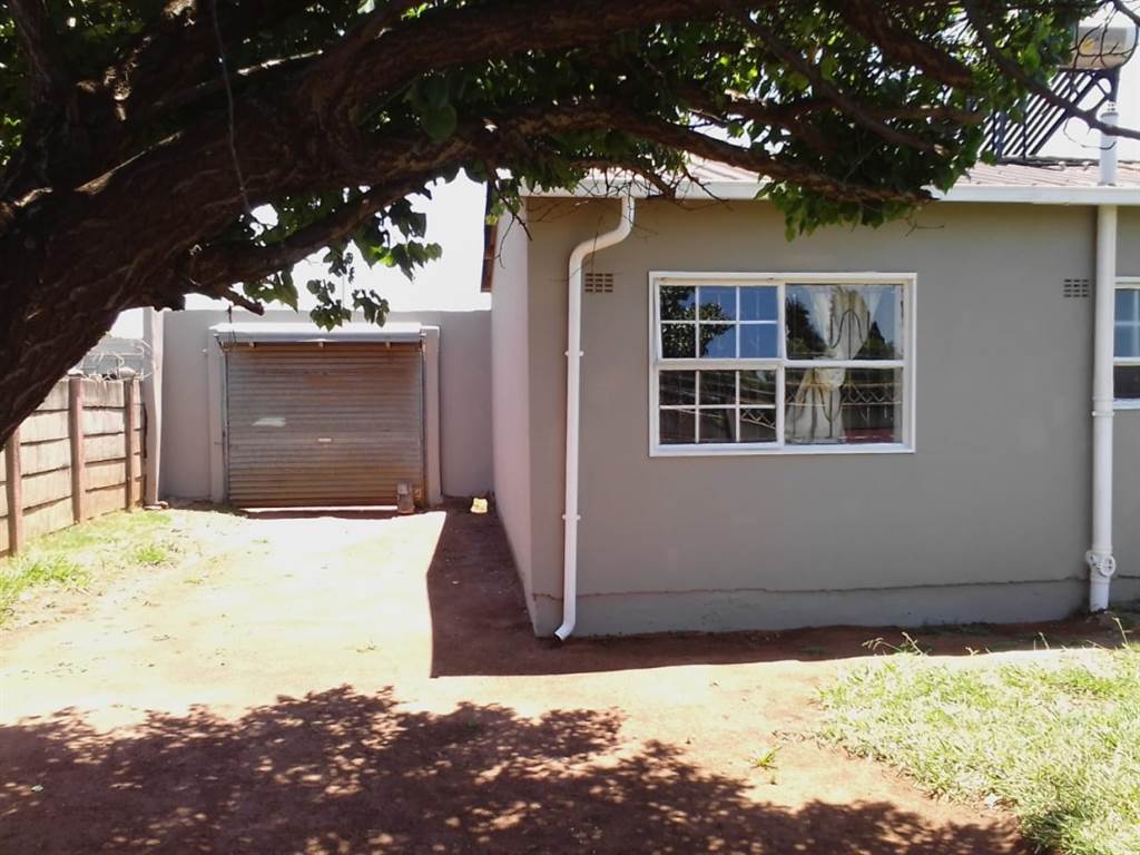 3 Bed House in Klipspruit West photo number 23