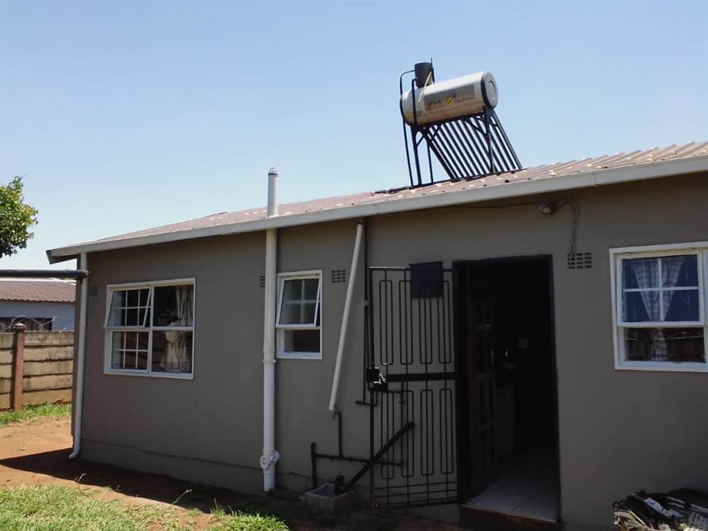 3 Bed House in Klipspruit West photo number 21