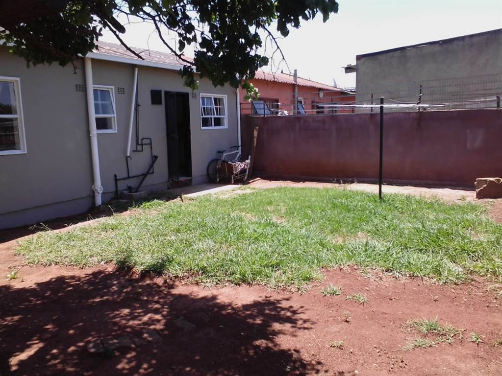 3 Bed House in Klipspruit West photo number 24