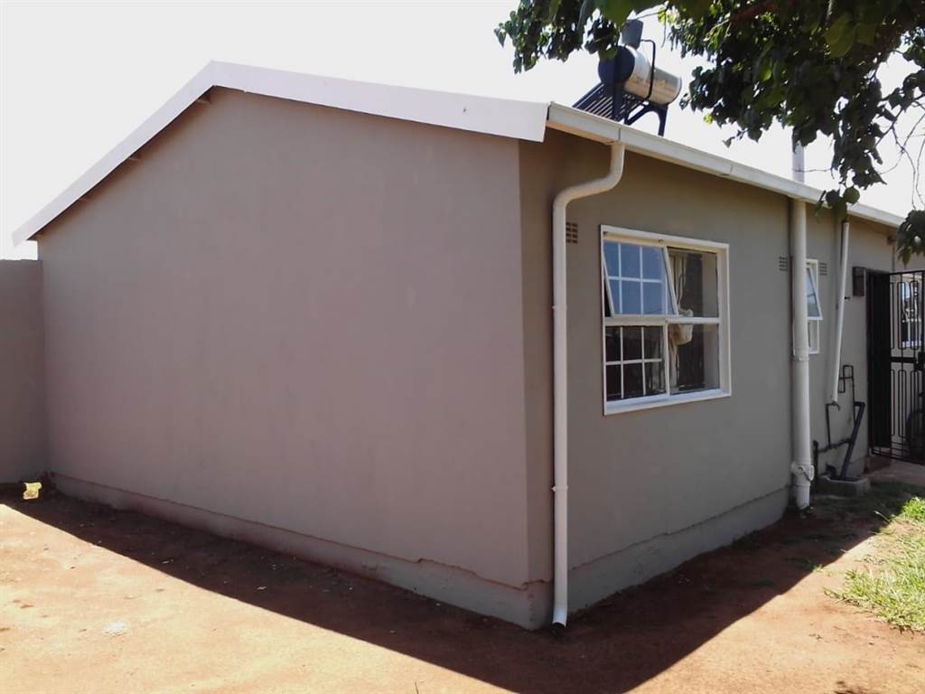 3 Bed House in Klipspruit West photo number 25