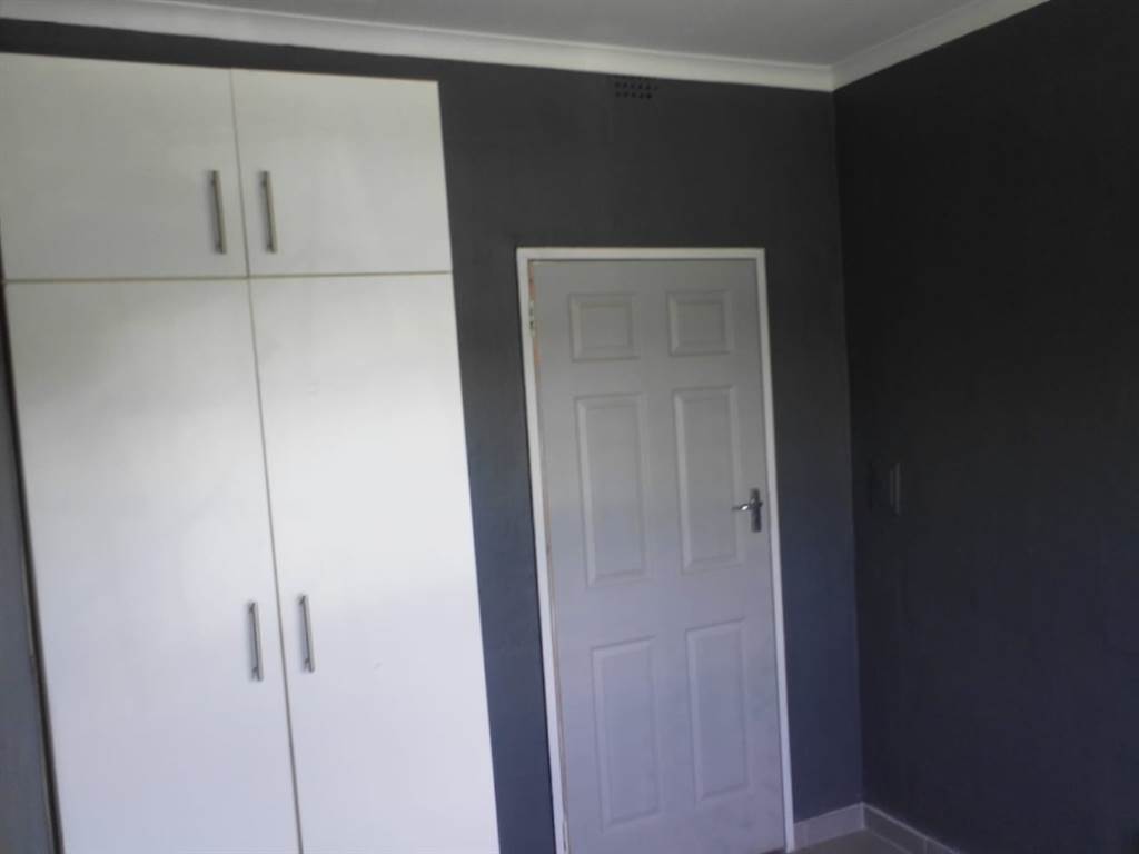 3 Bed House in Klipspruit West photo number 8