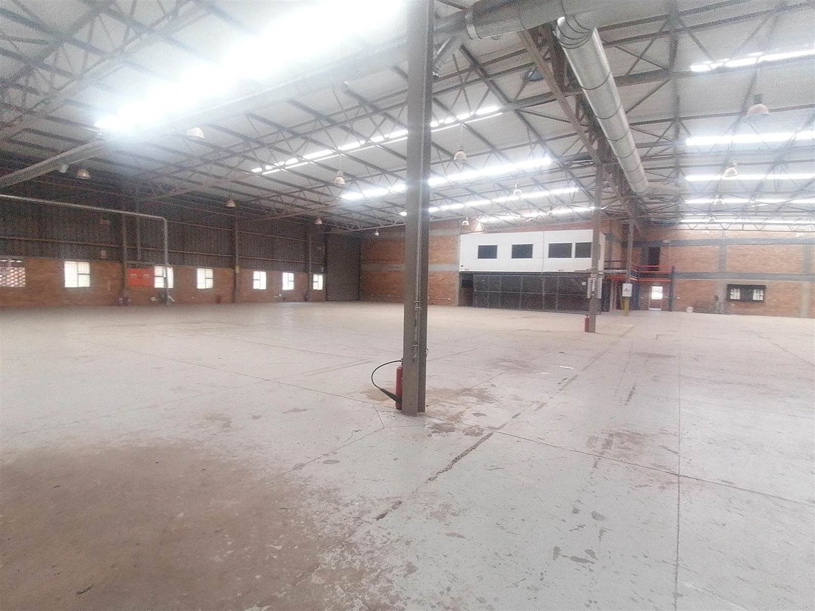 2754  m² Industrial space in Stormill photo number 18