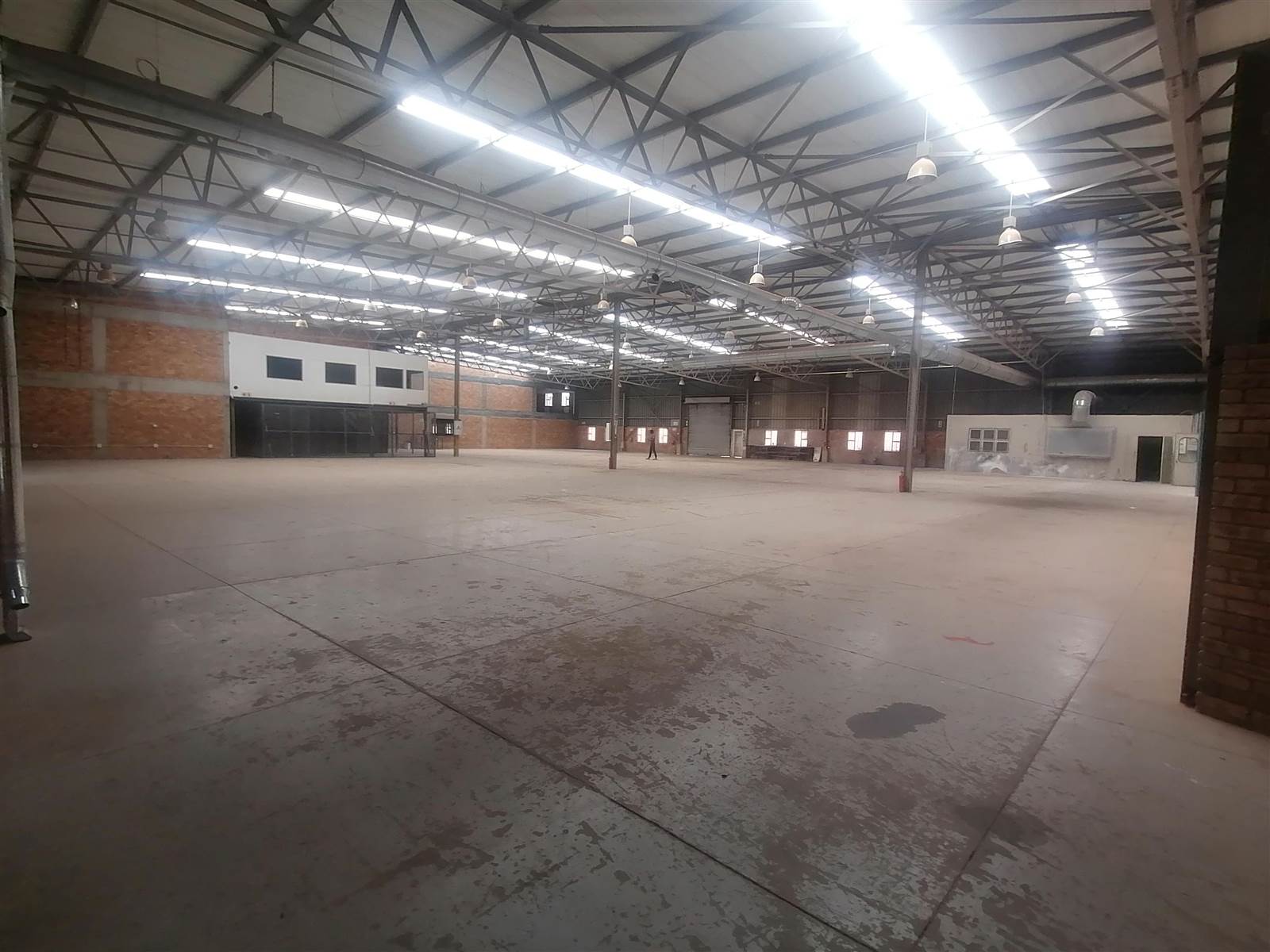 2754  m² Industrial space in Stormill photo number 17