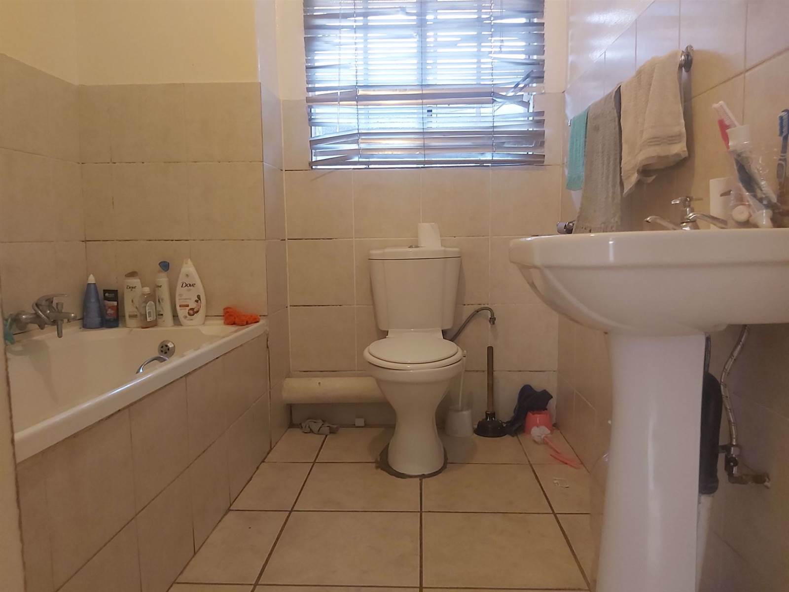 2 Bed Apartment in Witbank Central photo number 8