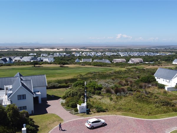 975 m² Land available in St Francis Links