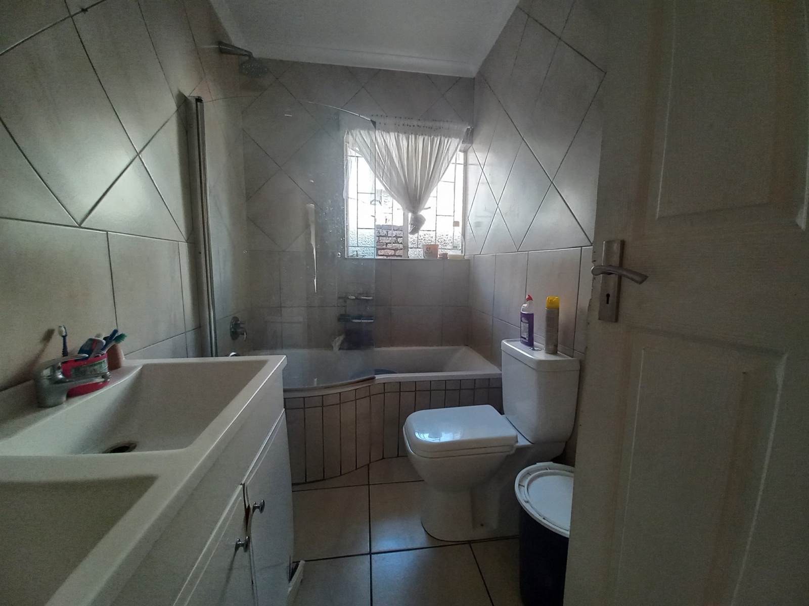 2 Bed Townhouse in Krugersdorp Central photo number 16