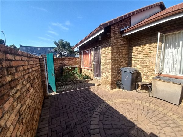 2 Bed Townhouse in Krugersdorp Central