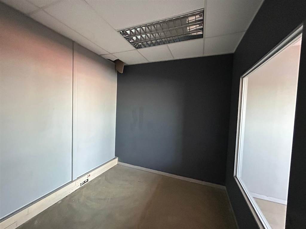 225  m² Commercial space in Horizon View photo number 9