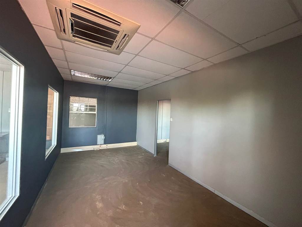 225  m² Commercial space in Horizon View photo number 10